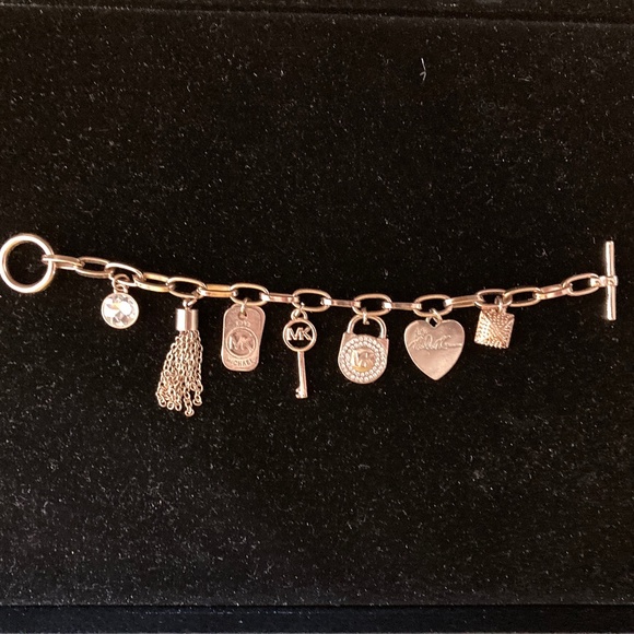 Michael Kors Gold Tone Charm Bracelet/Heart/Padlock/Key Charms - Picture 2 of 2